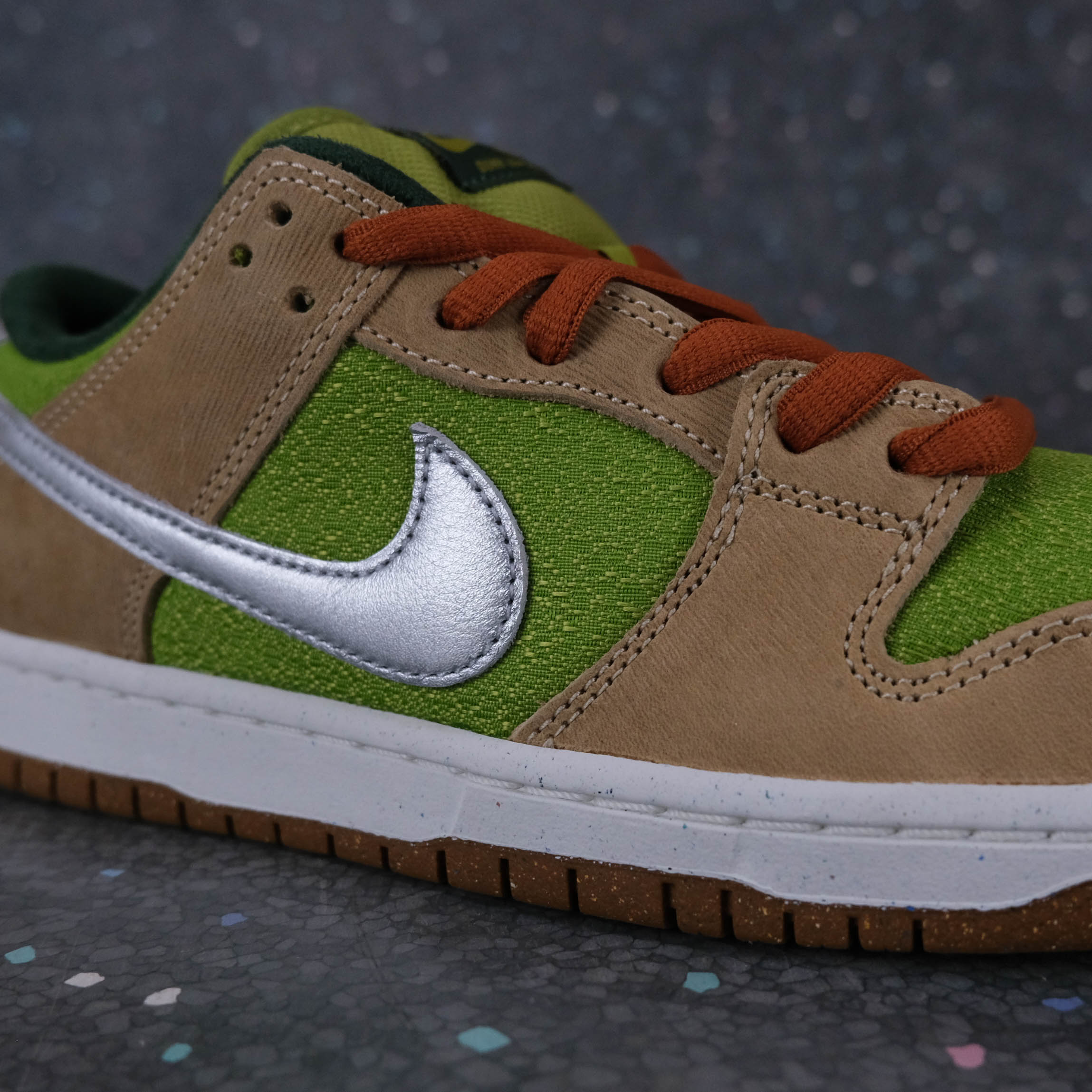 Nike SB Dunk Low Pro WC - Sesame/Metallic Silver