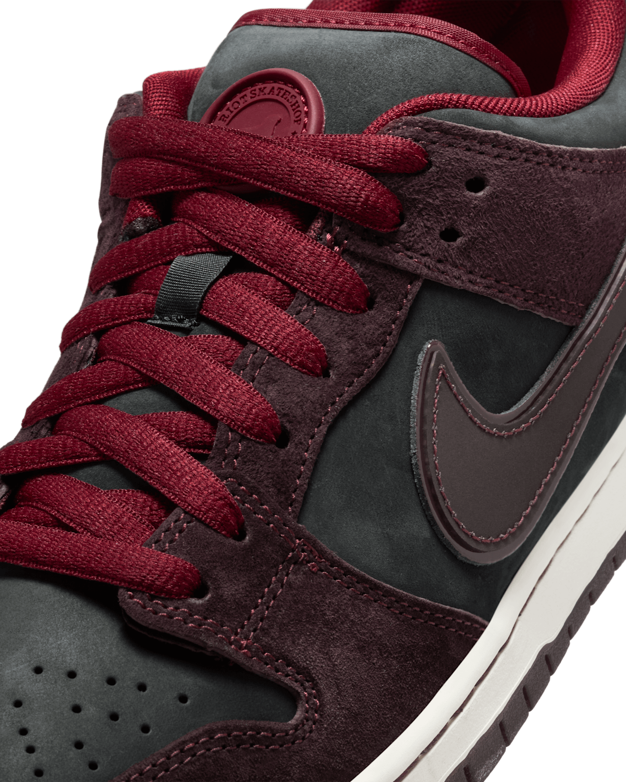 Nike SB Dunk Low Pro QS - Mahogany/Dark Beetroot-Team Red-Sail