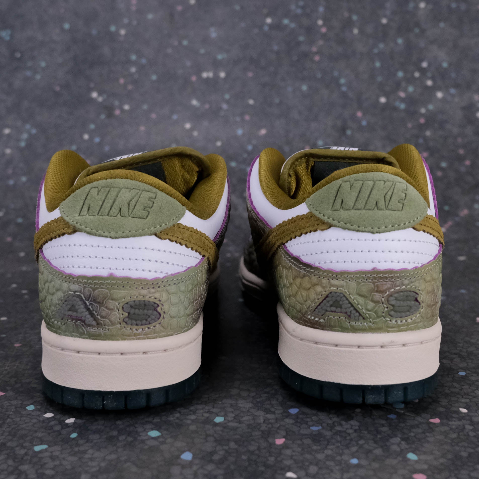 Nike SB Dunk Low Pro (Alexis Sablone) - Oil Green/Desert Moss-White
