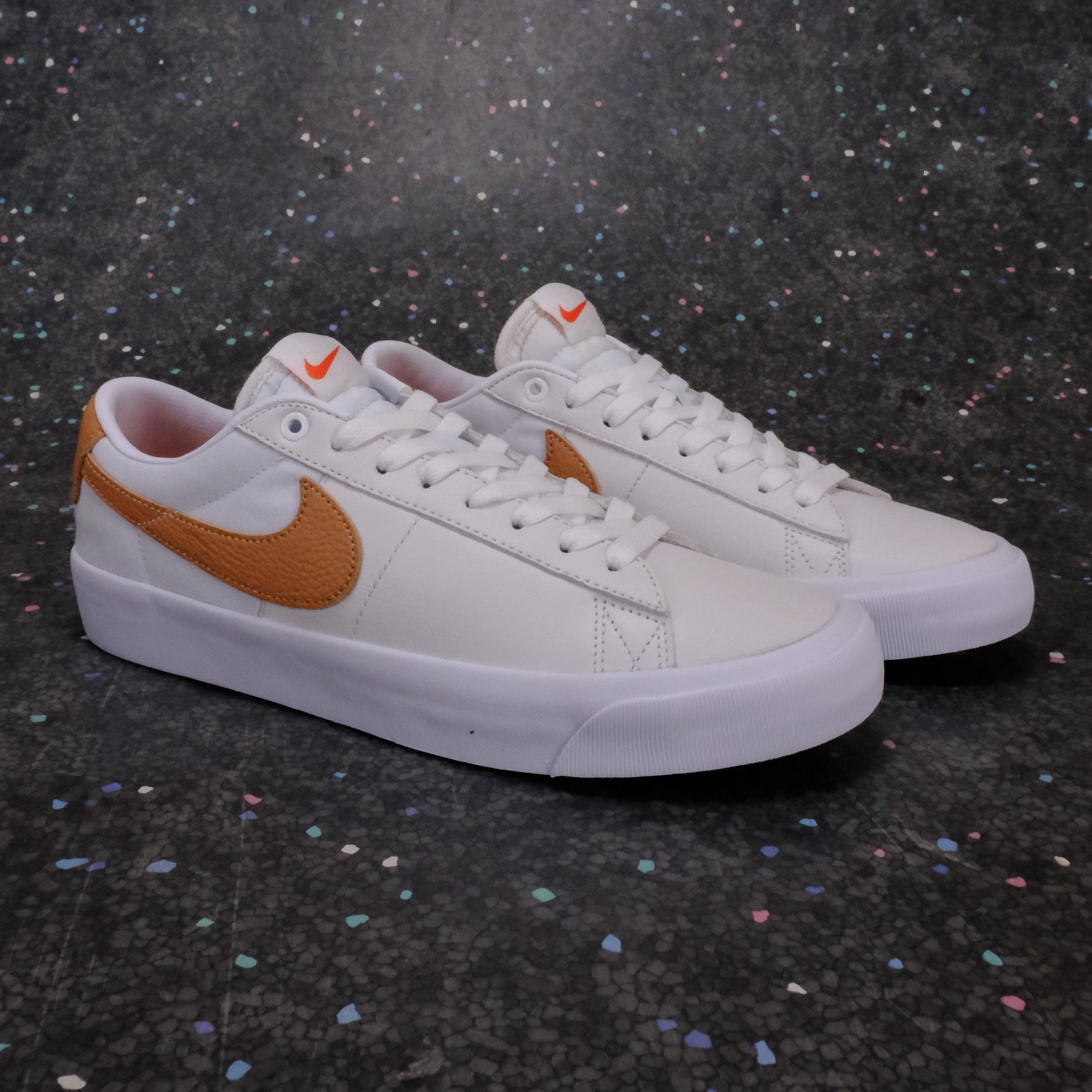 Zoom Blazer Low Pro GT ISO - White/LT Cognac White