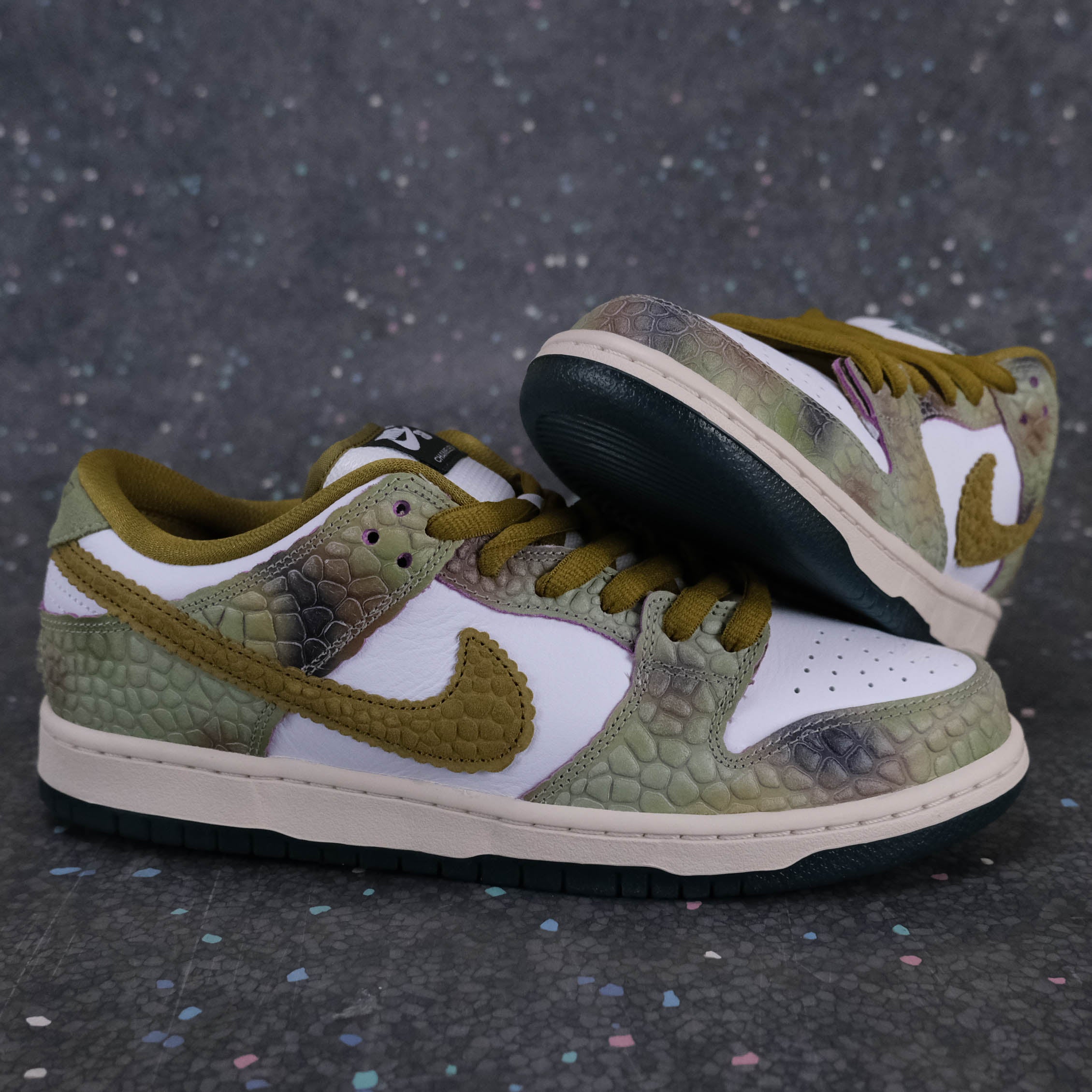 Nike SB Dunk Low Pro (Alexis Sablone) - Oil Green/Desert Moss-White