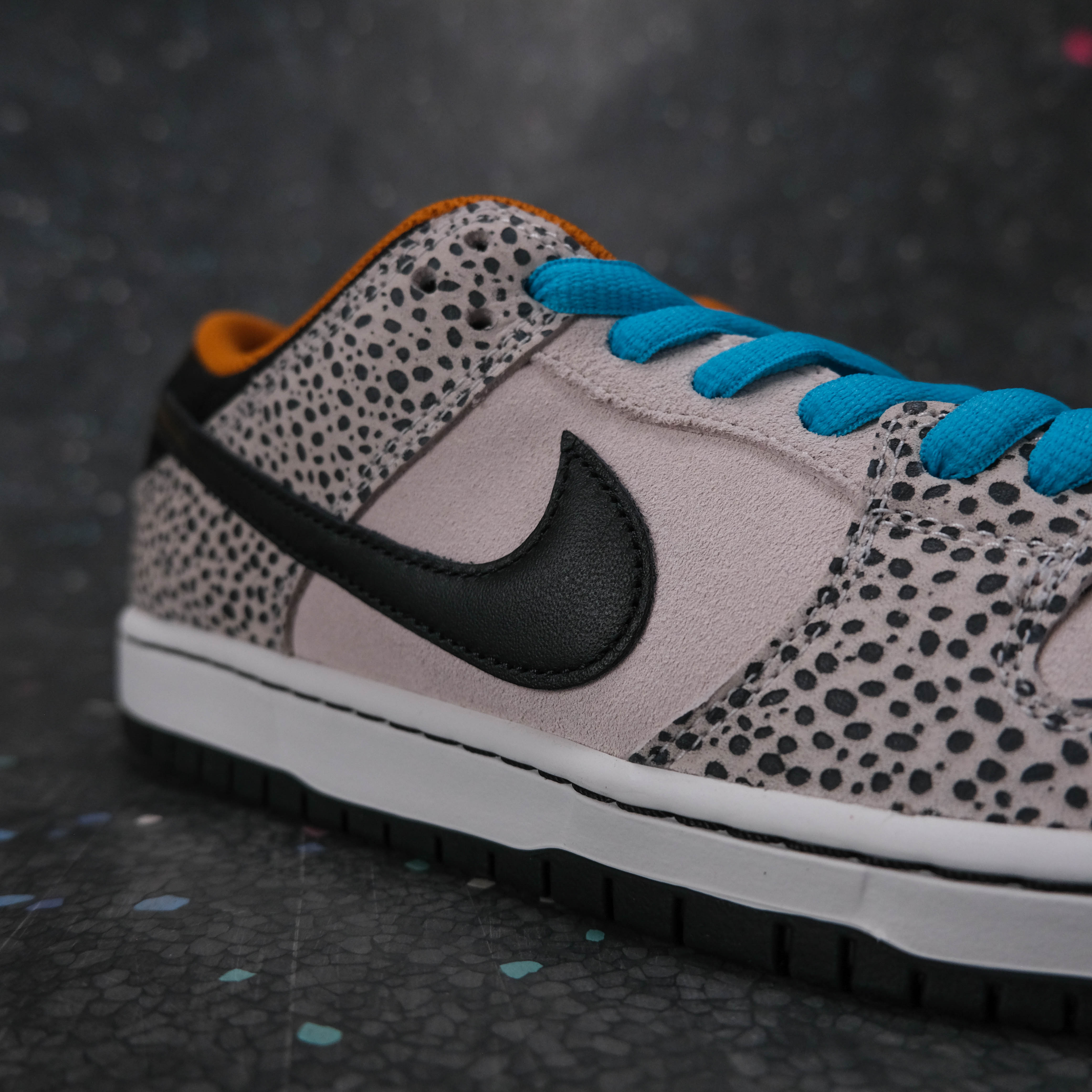 Nike sb dunk low pro atmos safari hotsell