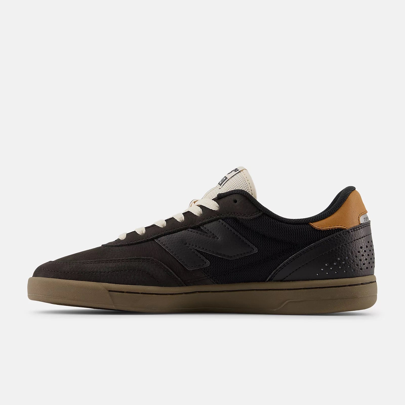 NB Numeric 440 V2 - Black/Gum