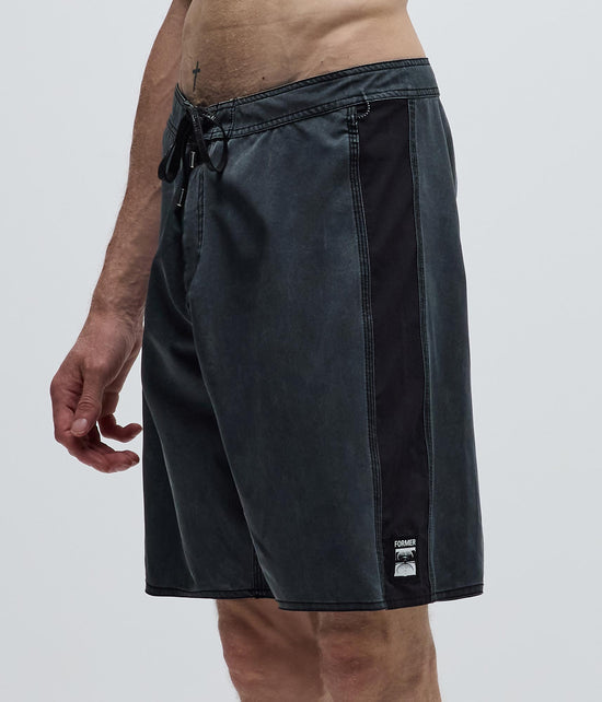 Team 19" Trunk - Black