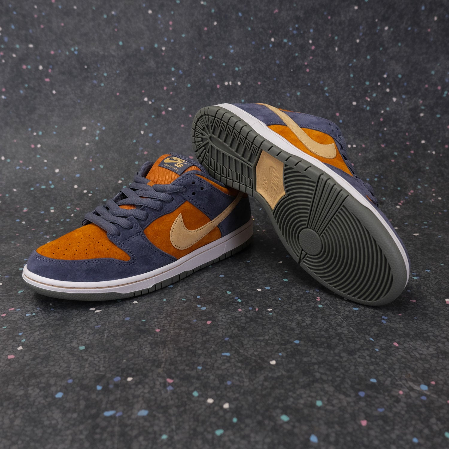 Nike SB Dunk Low Pro - Light Carbon/Sesame-Monarch-Summit White