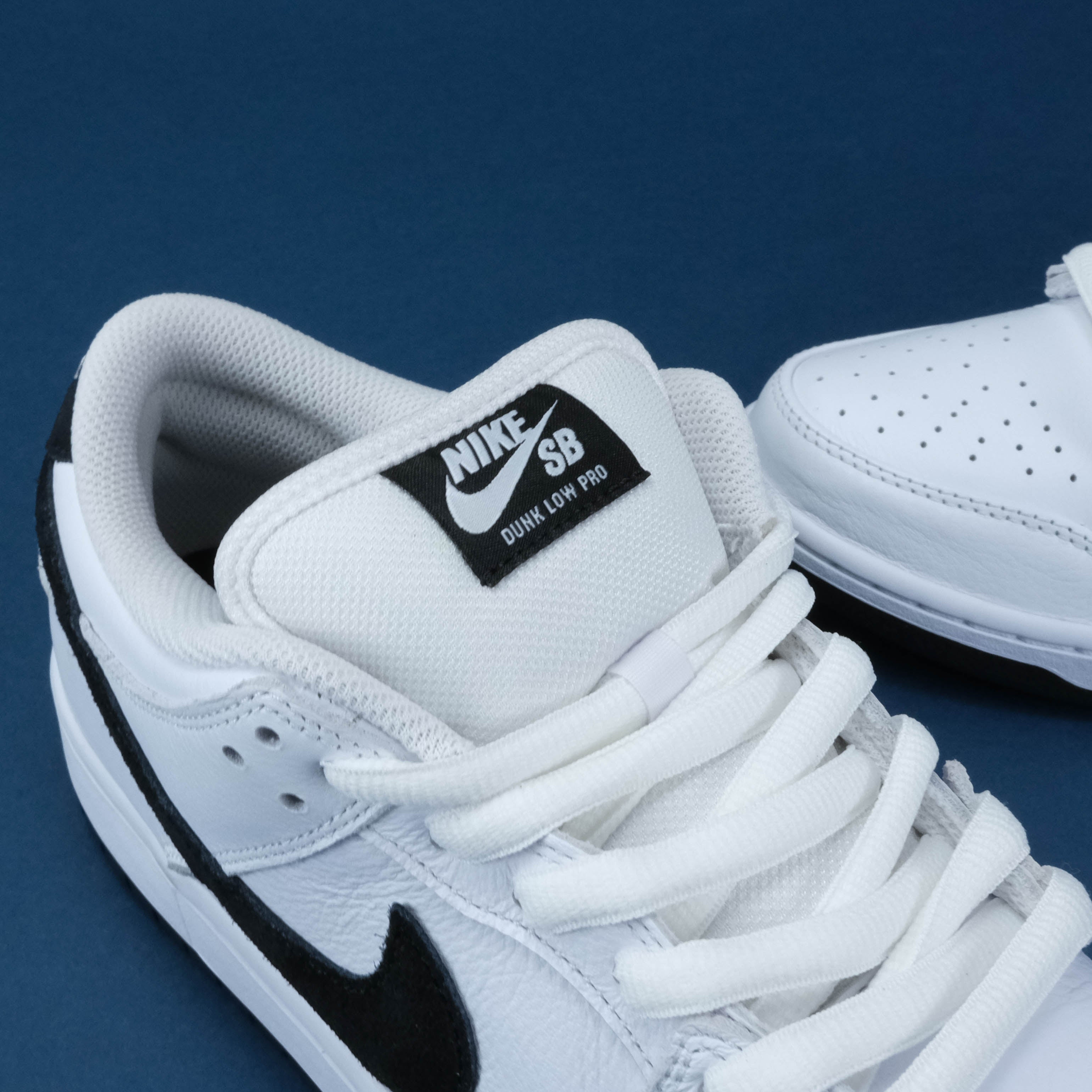 Nike SB Dunk Low Pro - White/Black