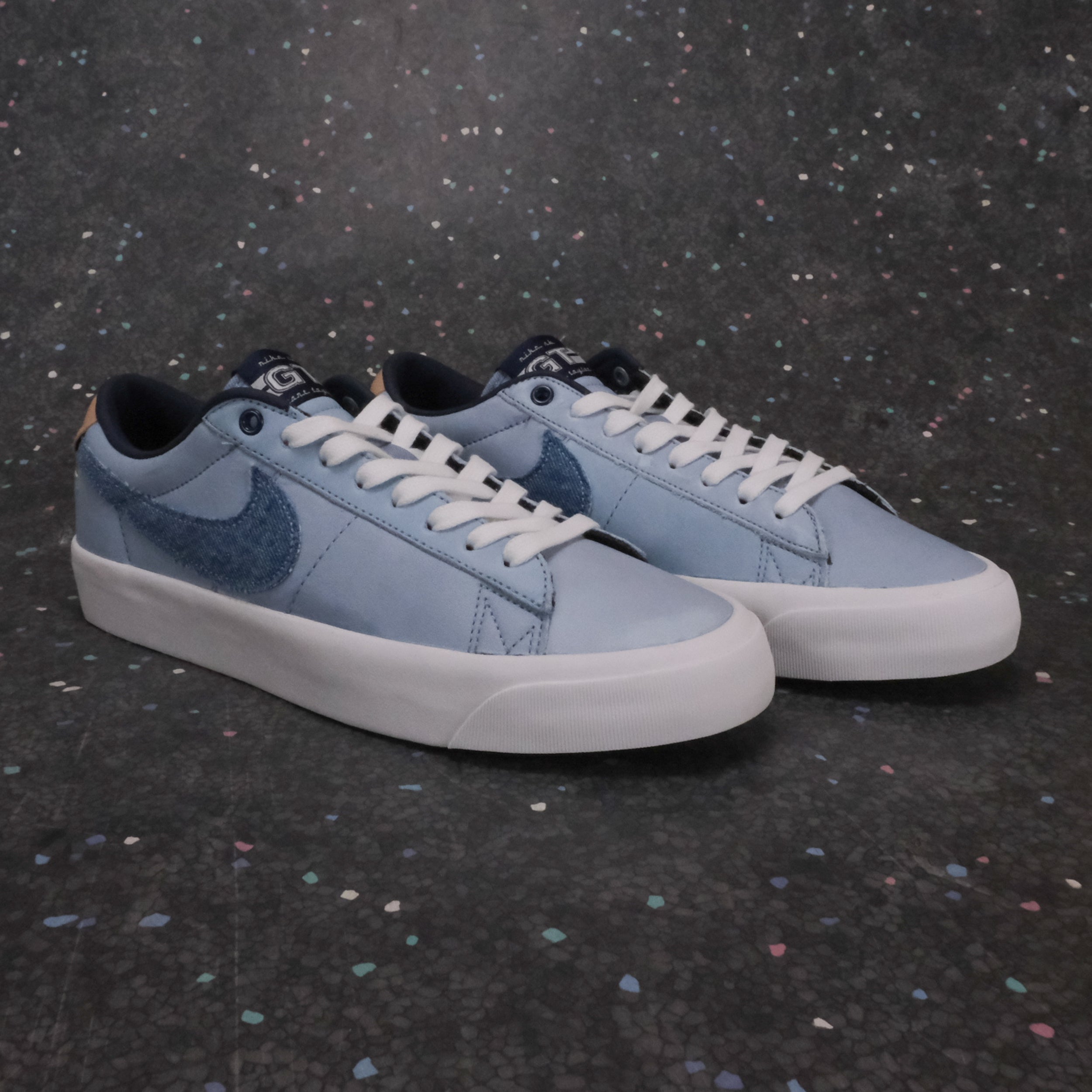 Nike SB Blazer Low Pro GT Premium - Summit White/Midnight Navy