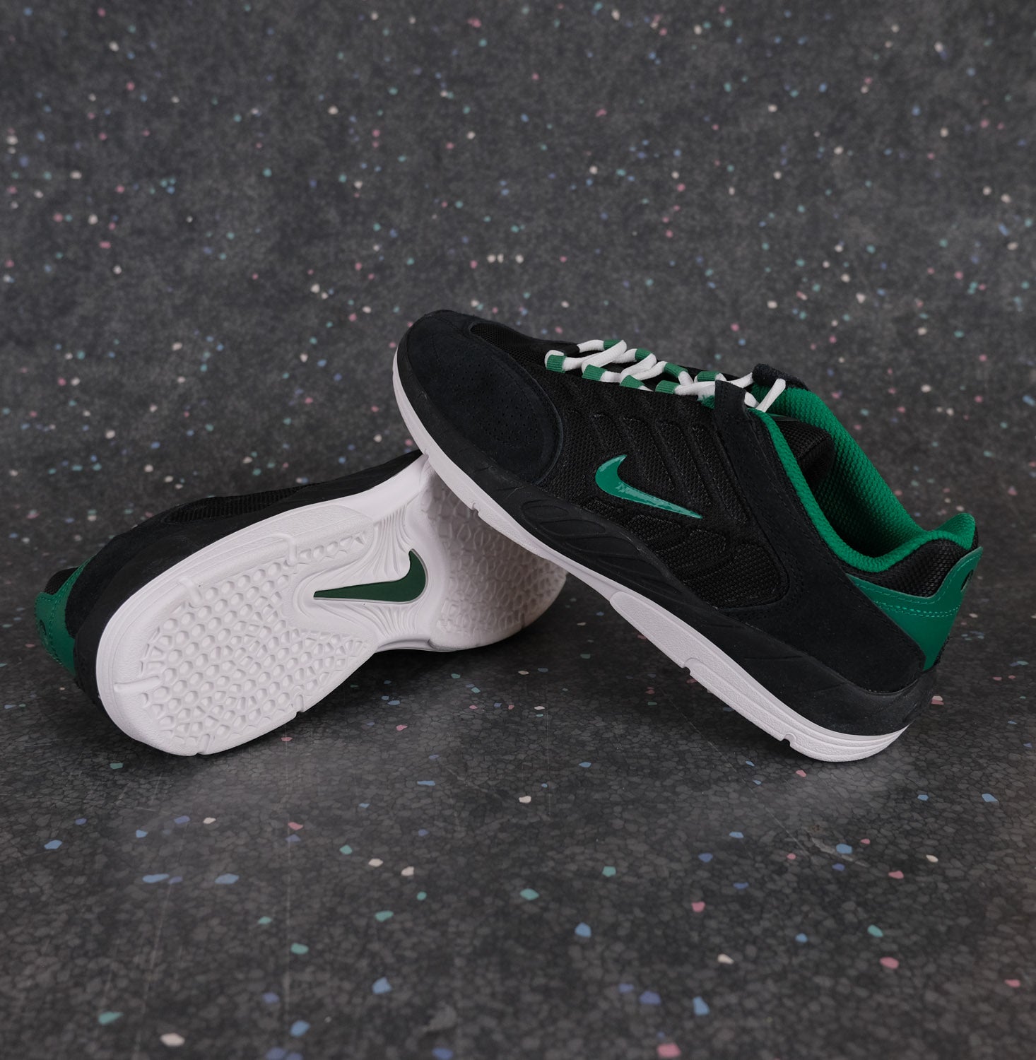 Nike SB Vertebrae - Black/Malachite