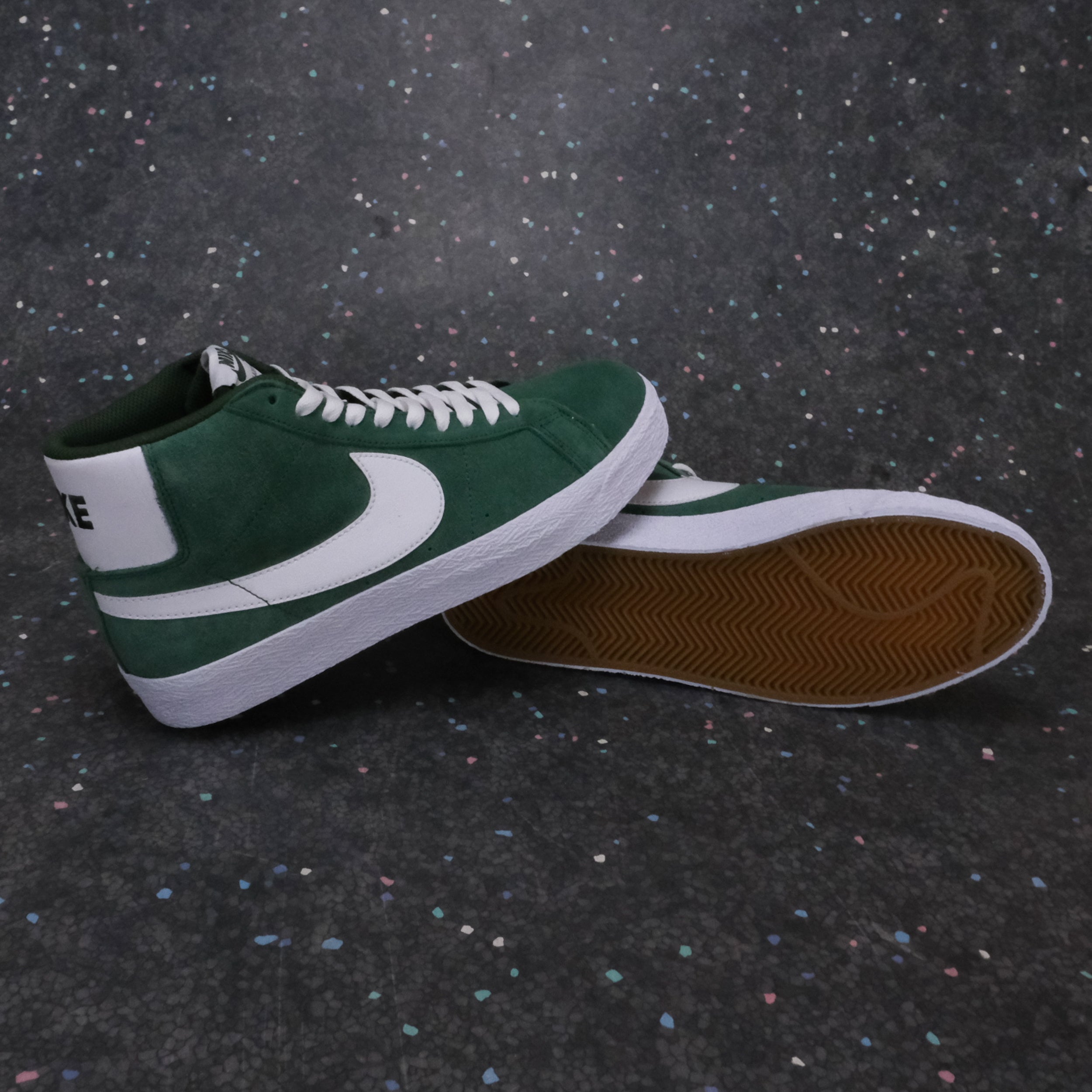 Nike sb blazer mid pine green hotsell