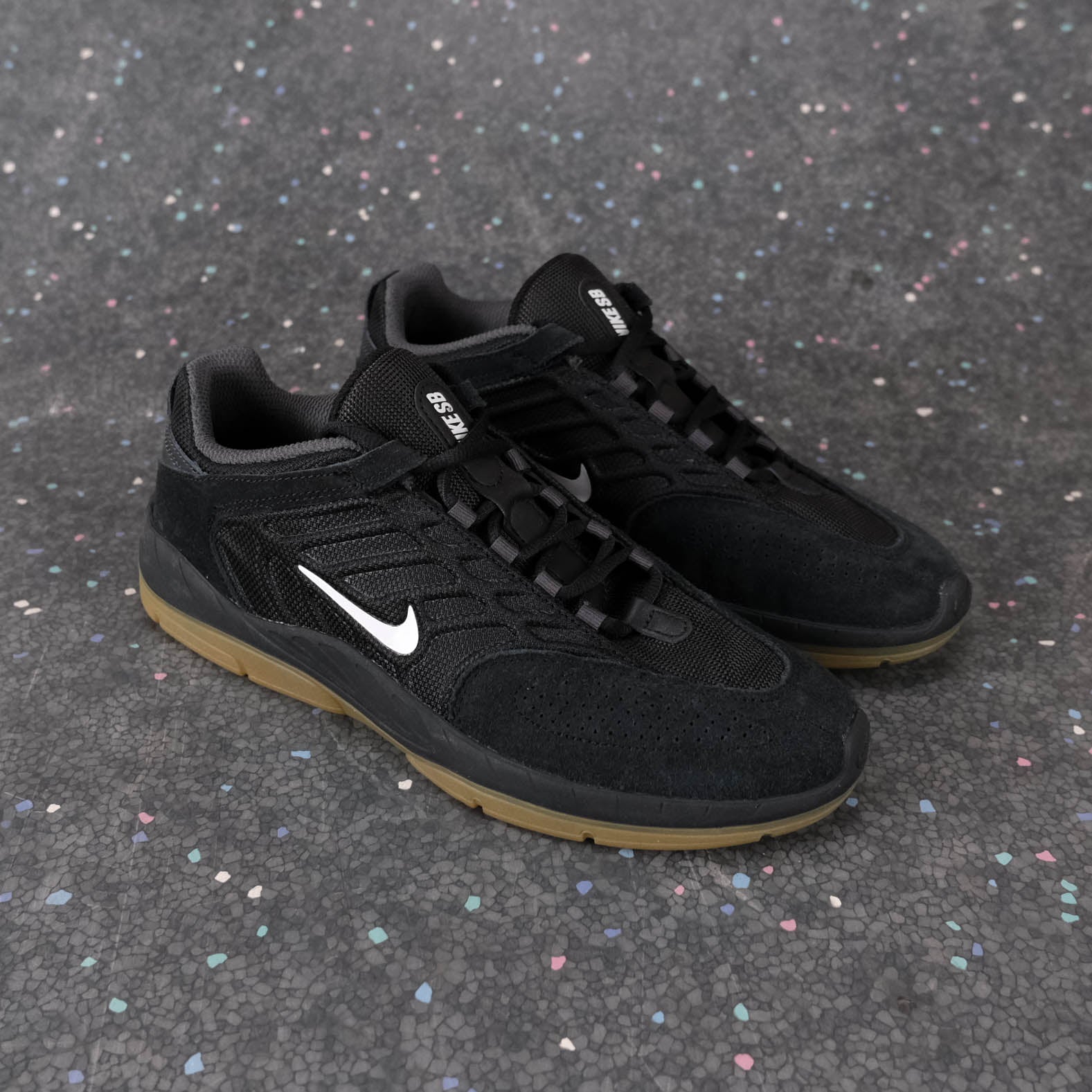 Nike SB Vertebrae - Black/Gum