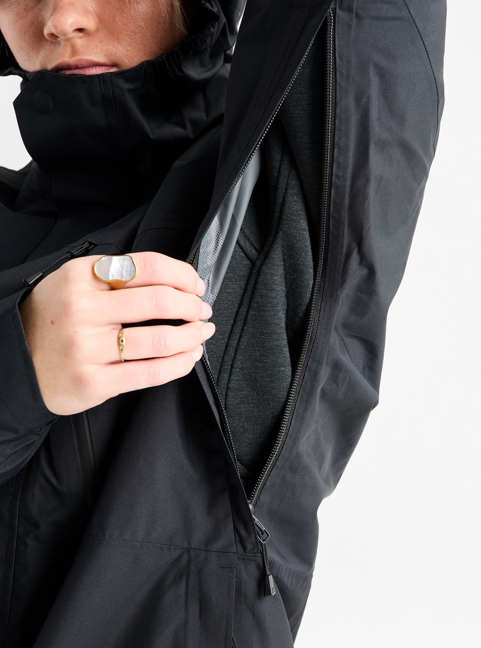 Womens Reserve 2.5L Jacket - True Black