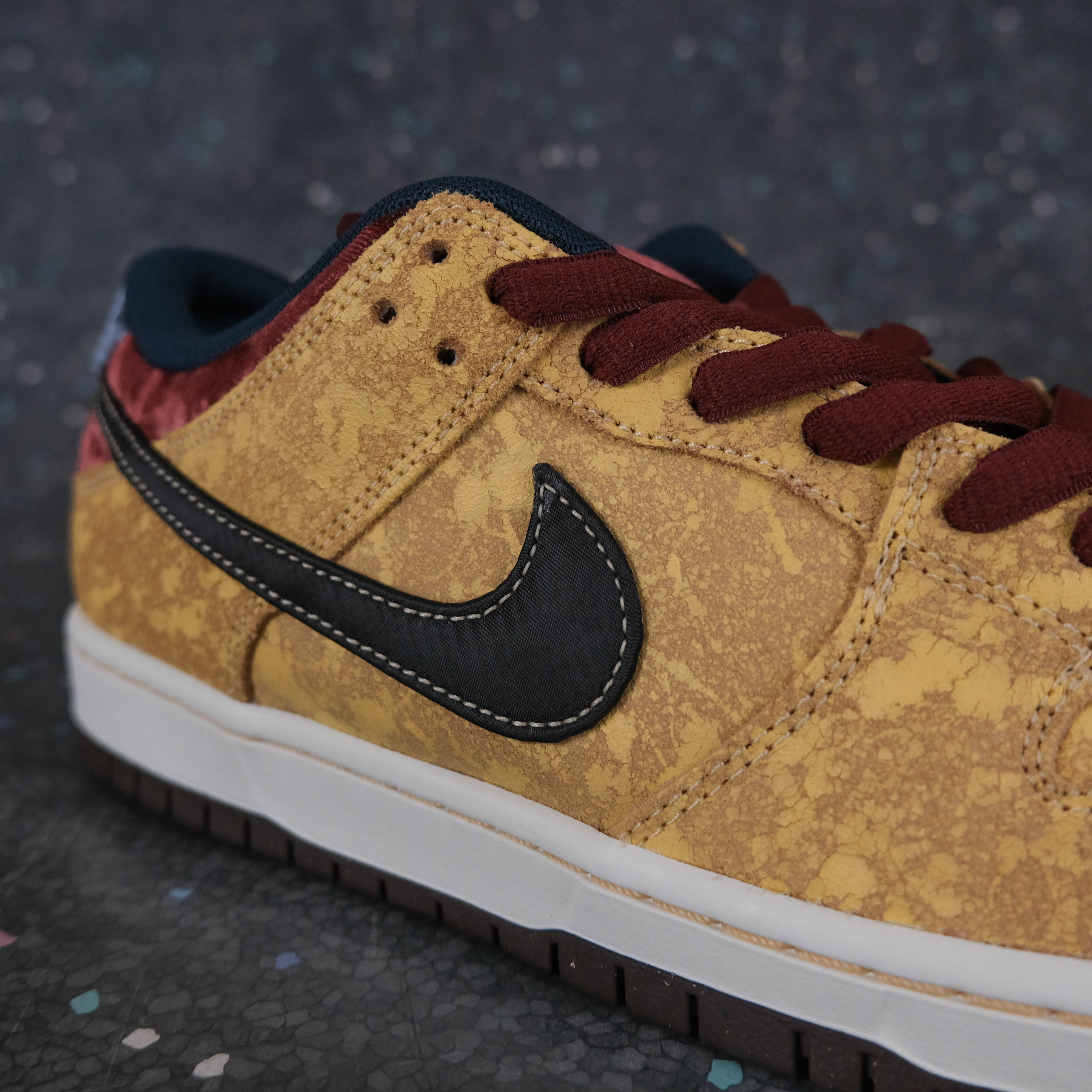 Nike SB Dunk Low Pro - Celestial Gold/Black-Dark Team Red