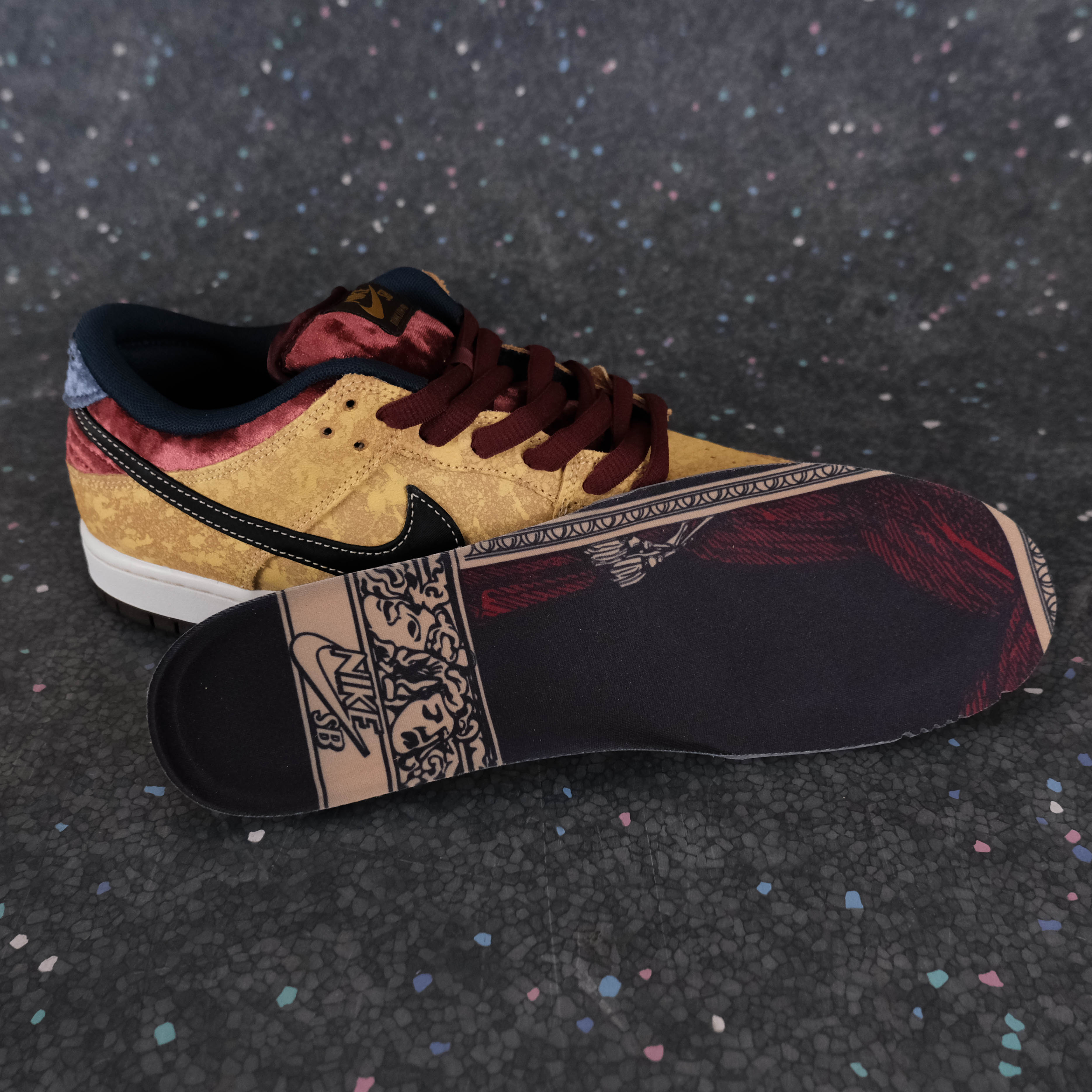 Nike SB Dunk Low Pro - Celestial Gold/Black-Dark Team Red