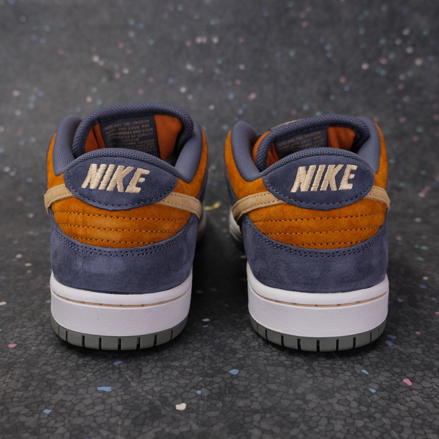 Nike SB Dunk Low Pro - Light Carbon/Sesame-Monarch-Summit White